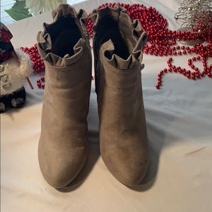OXOX taupe suede size 8 booties